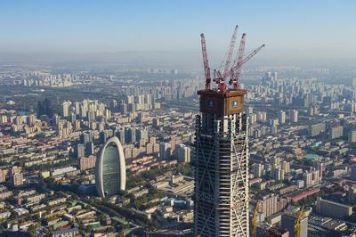 “空中造樓機(jī)”4次提檔升級(jí)邁上建筑科技高峰